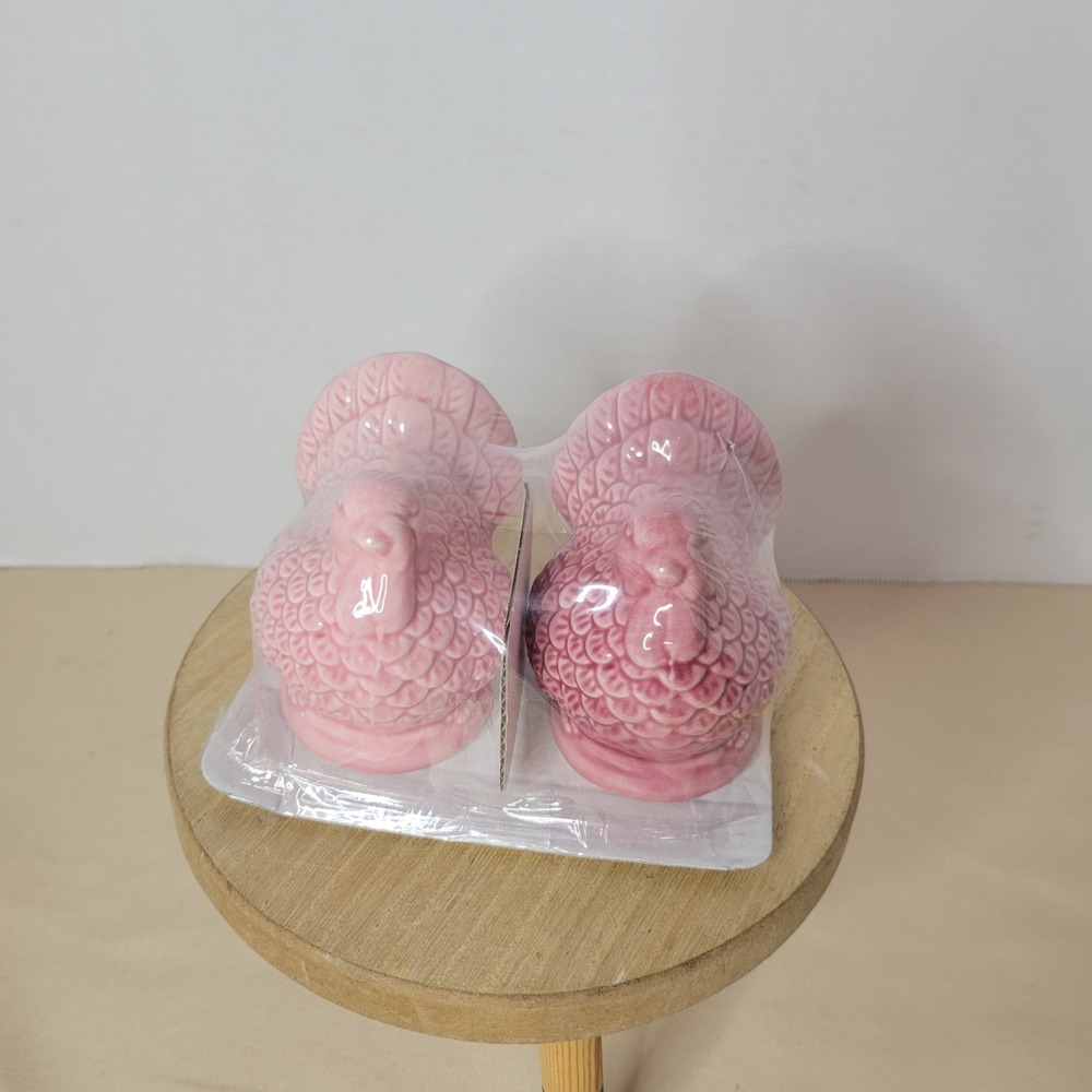 Target Bullseye Pink Ceramic Turkey Salt Pepper Shakers Set Thanksgiving Kitchen